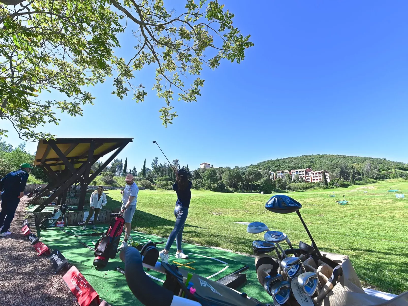 L'Esquinade (P3 213)-Draußen