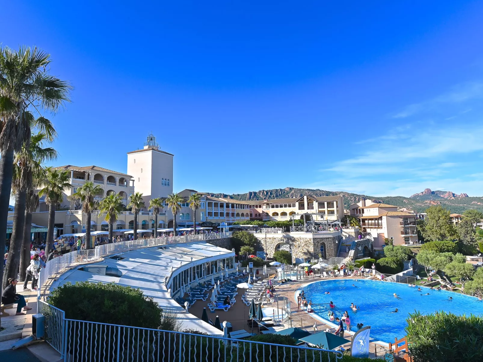 L'Esquinade (P3 213)-Draußen