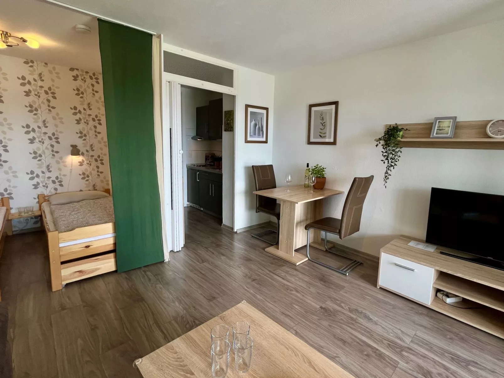 Wald und Wiese (B 94)-Inside