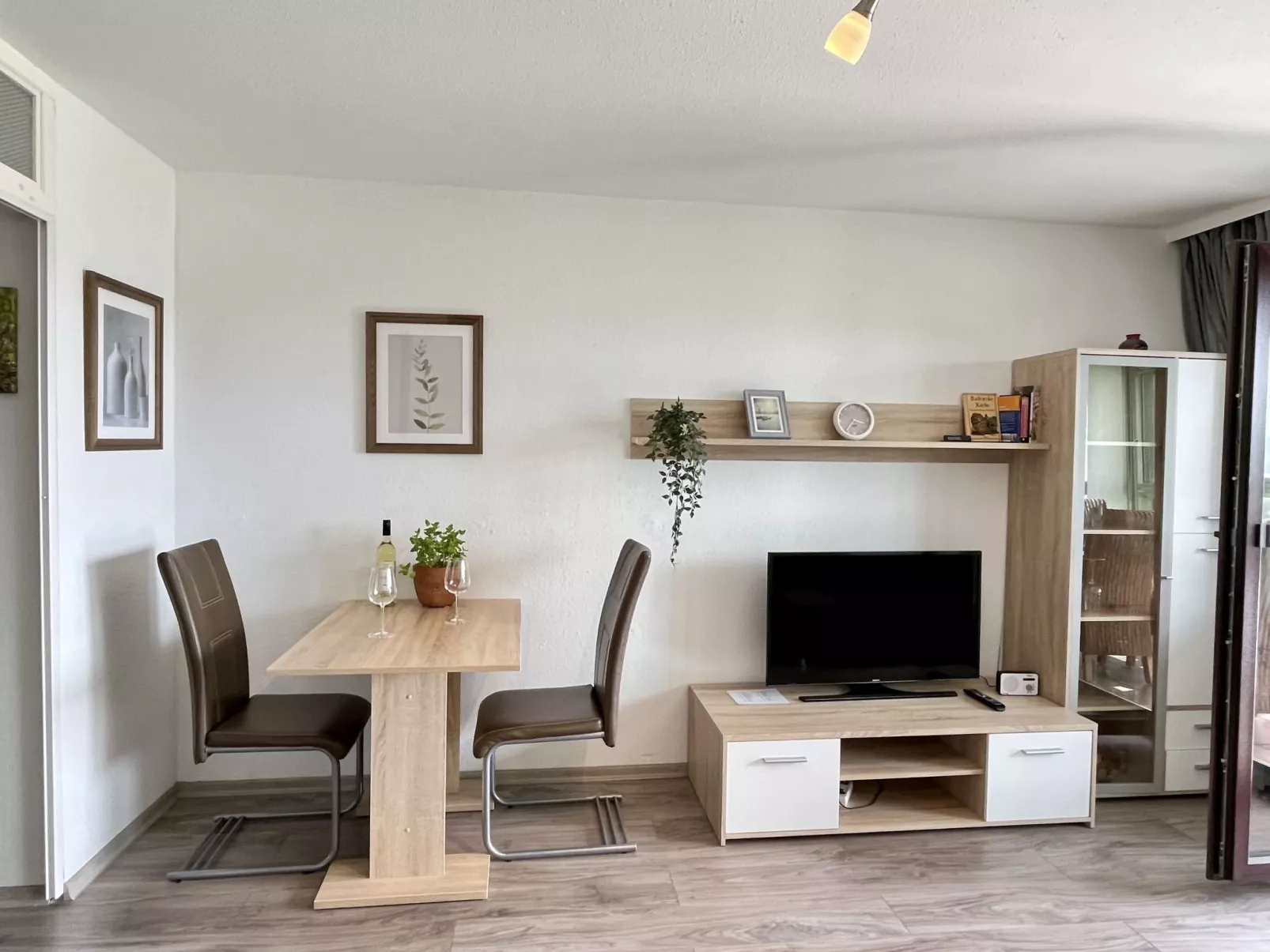 Wald und Wiese (B 94)-Inside