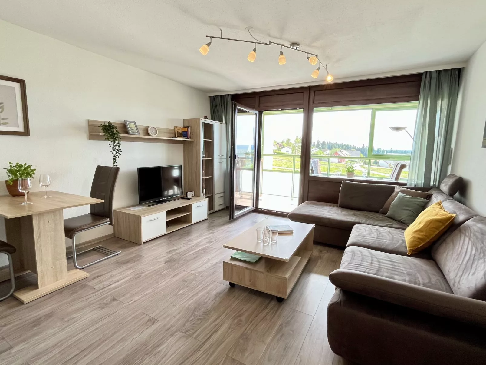 Wald und Wiese (B 94)-Inside