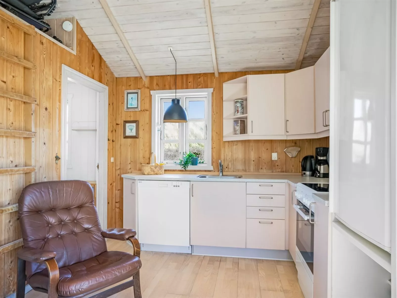"Guthfrith" - 100m from the sea-Inside