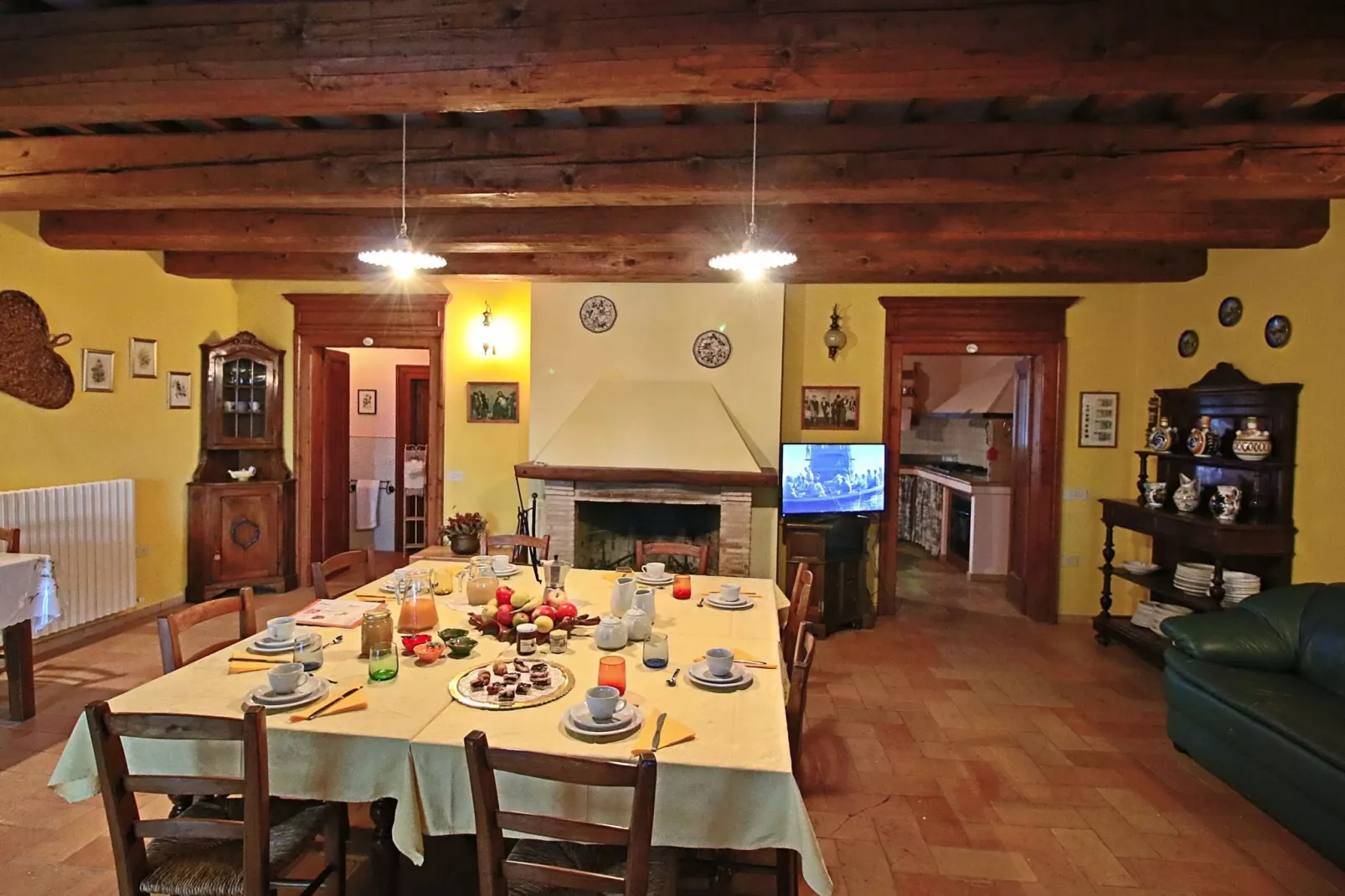Casa Lella-Dining room