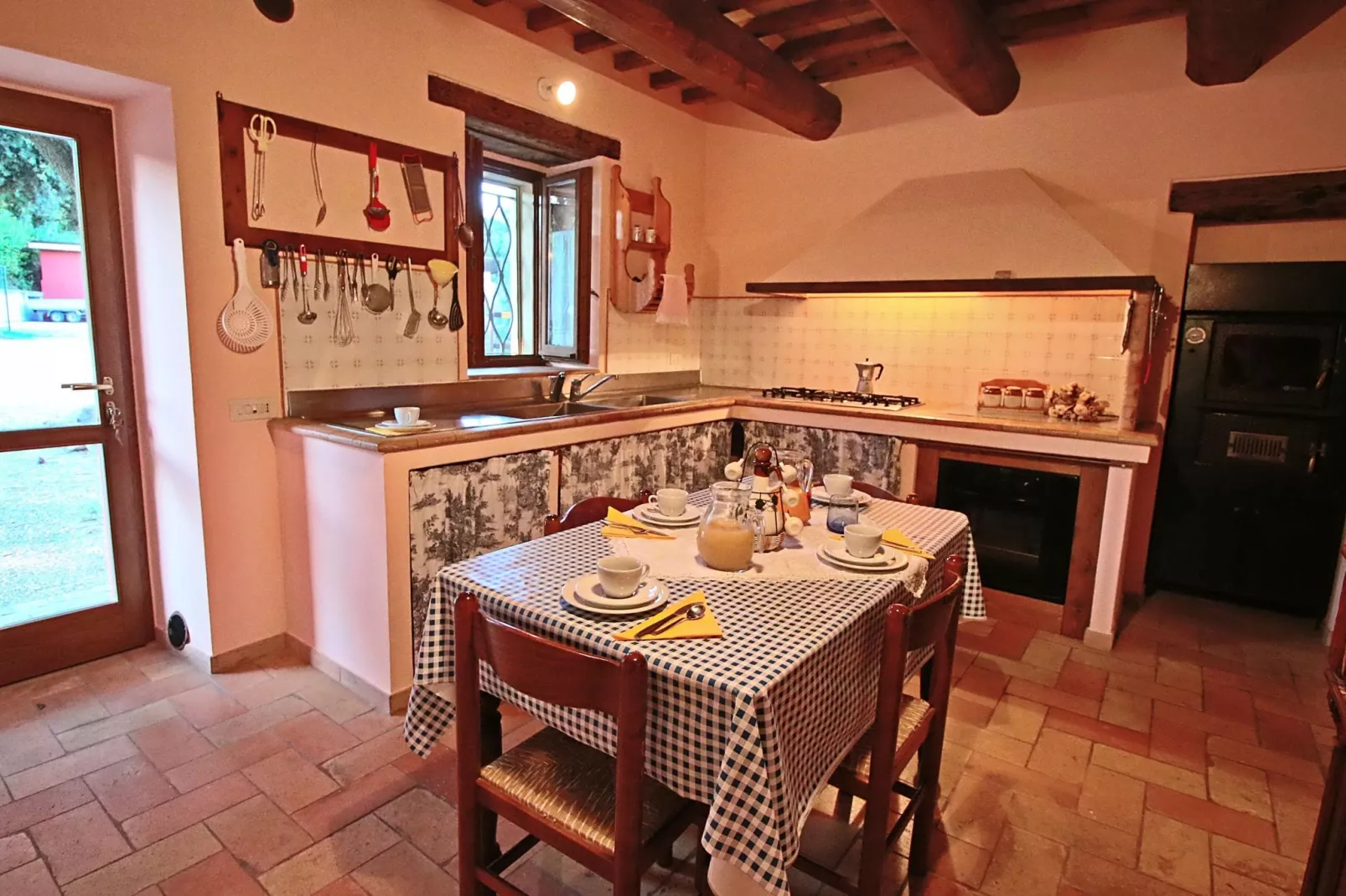 Casa Lella-Kitchen