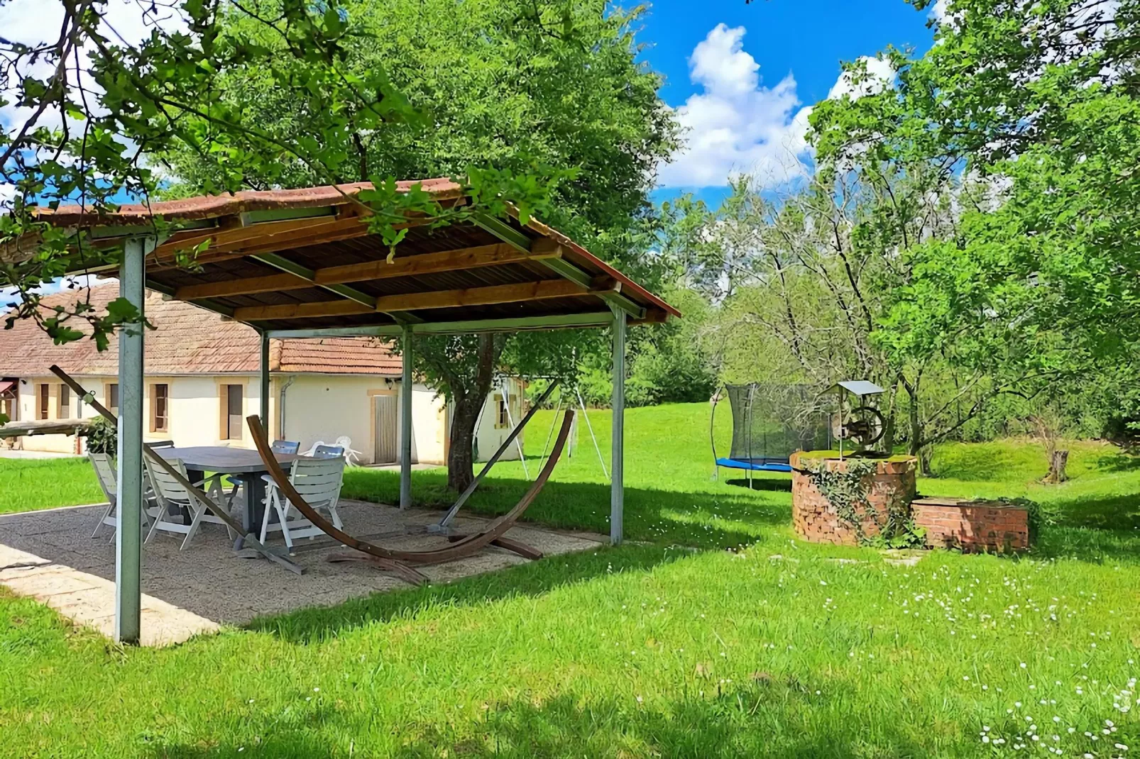 Maison de vacances -   VIEURE-Gardens summer