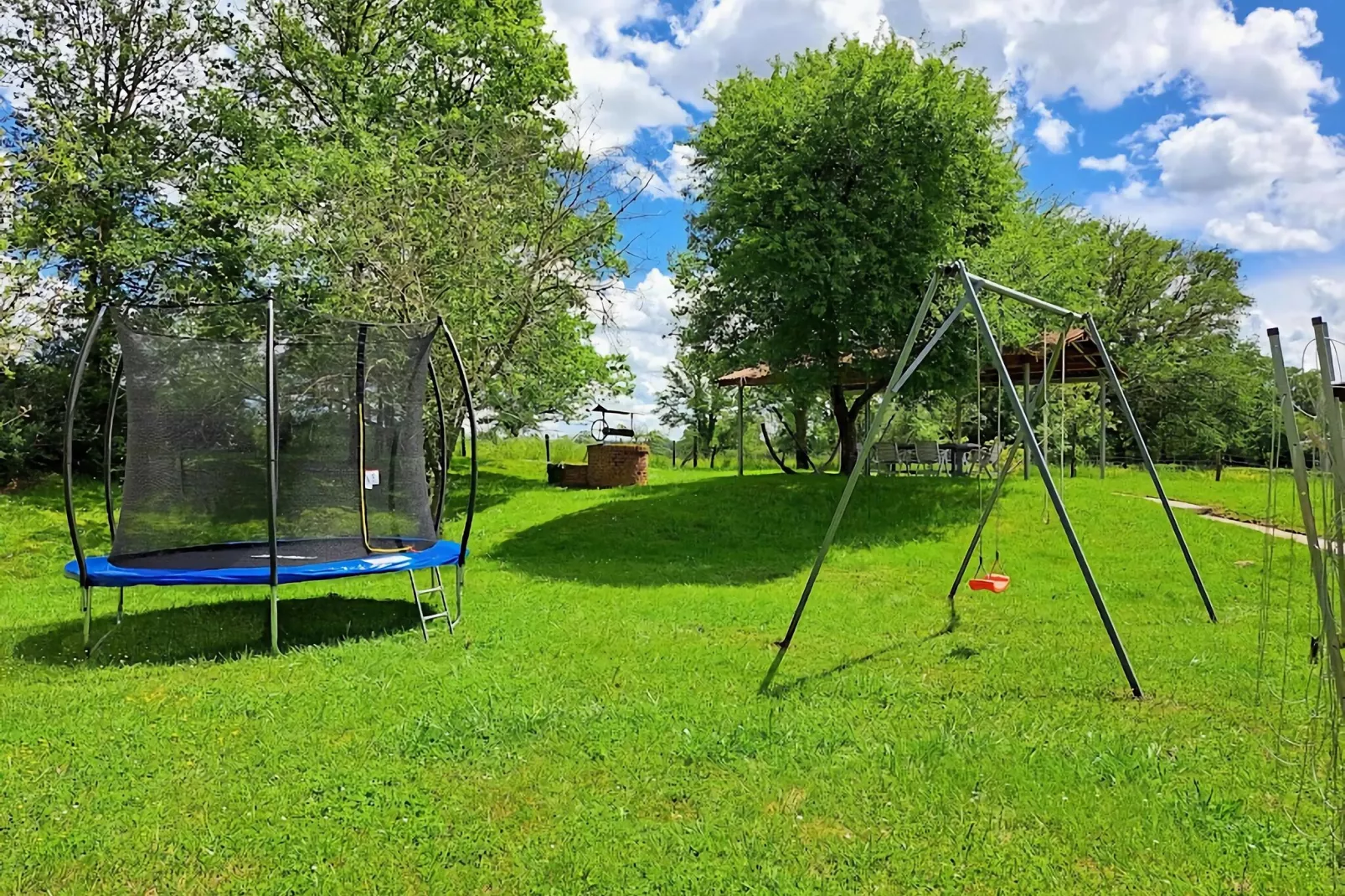 Maison de vacances -   VIEURE-Gardens summer