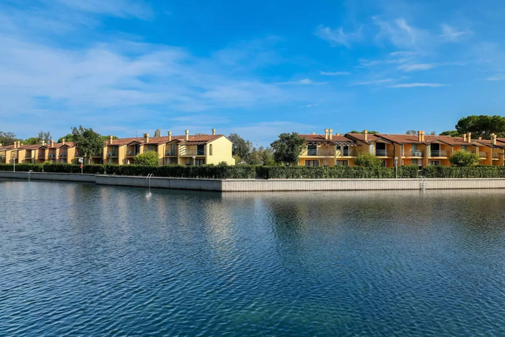 Village Albarella Trilo S3-Gärten Sommer