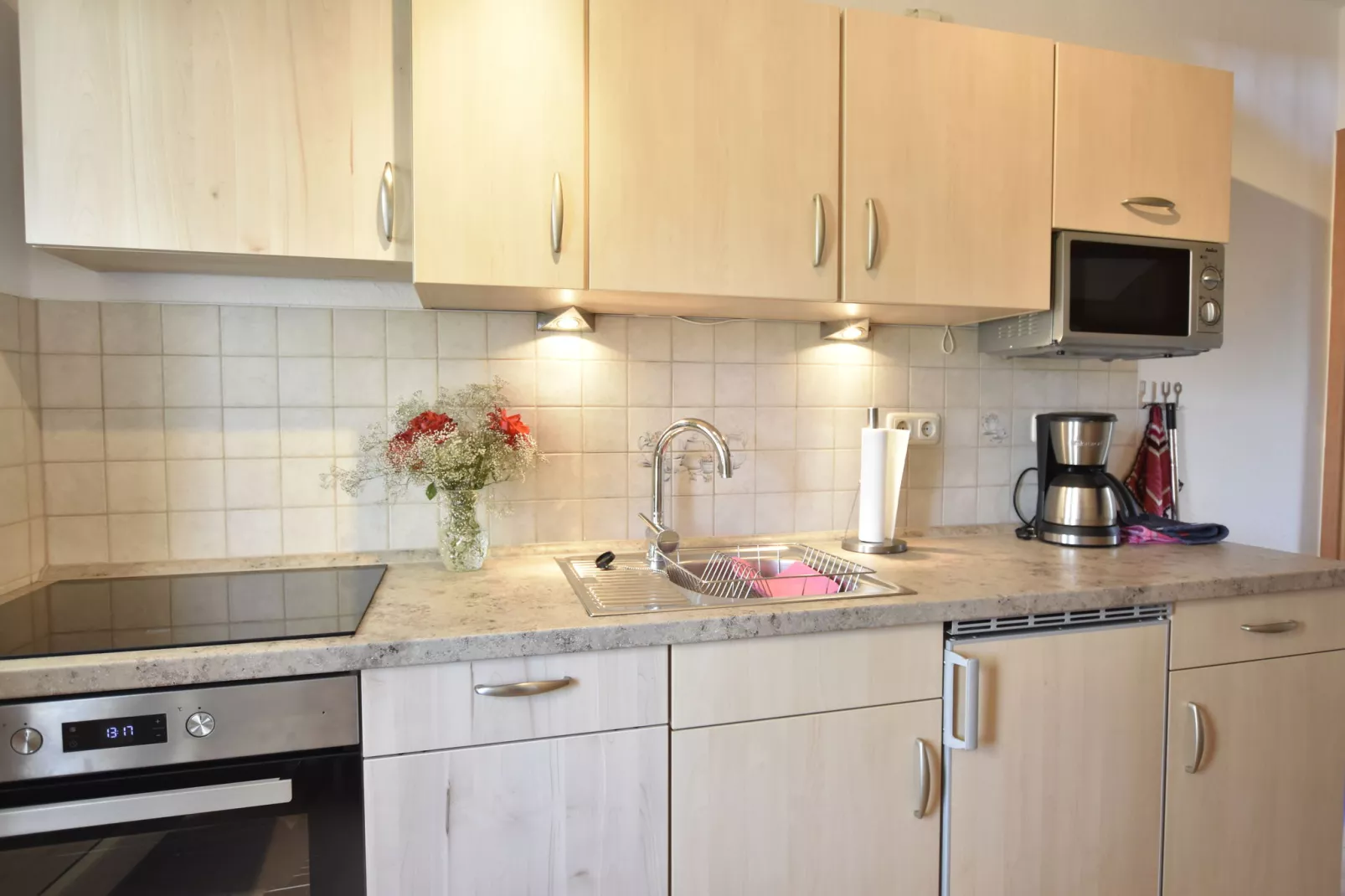 Schwalbenhof im Reetdachhaus-Kitchen