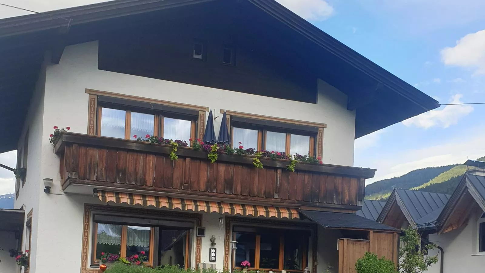 Veronika-Exterior summer