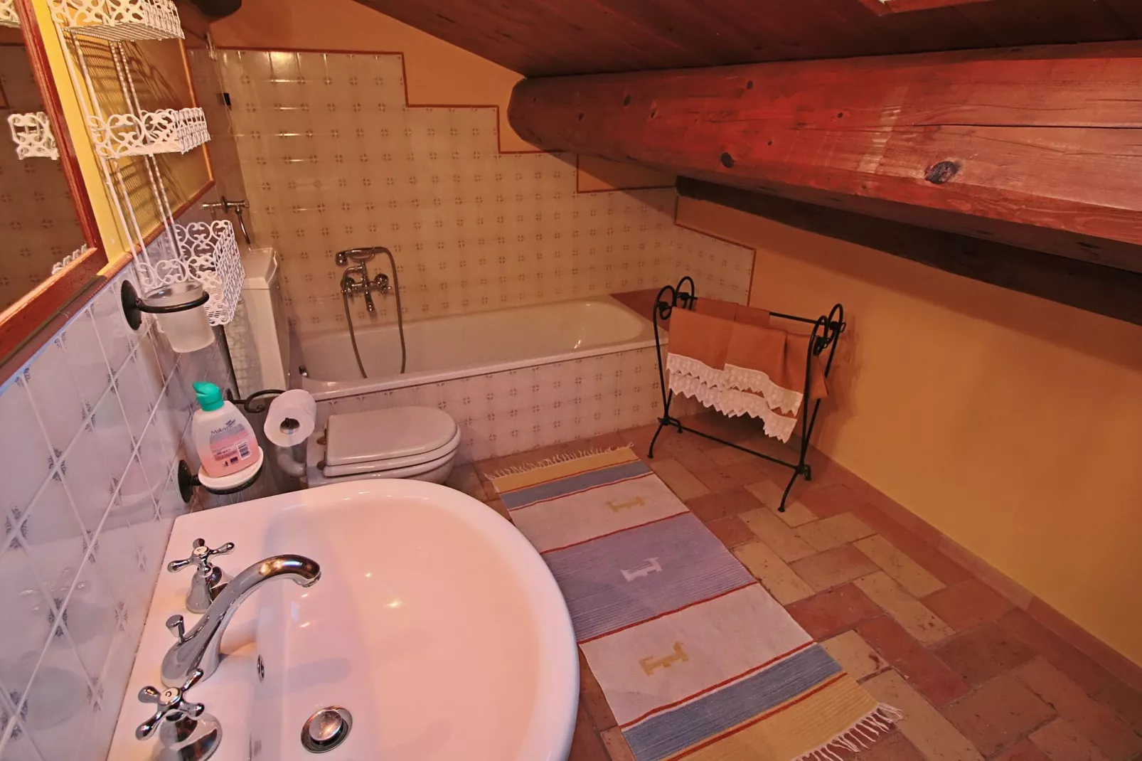 Casa Lella-Bathroom