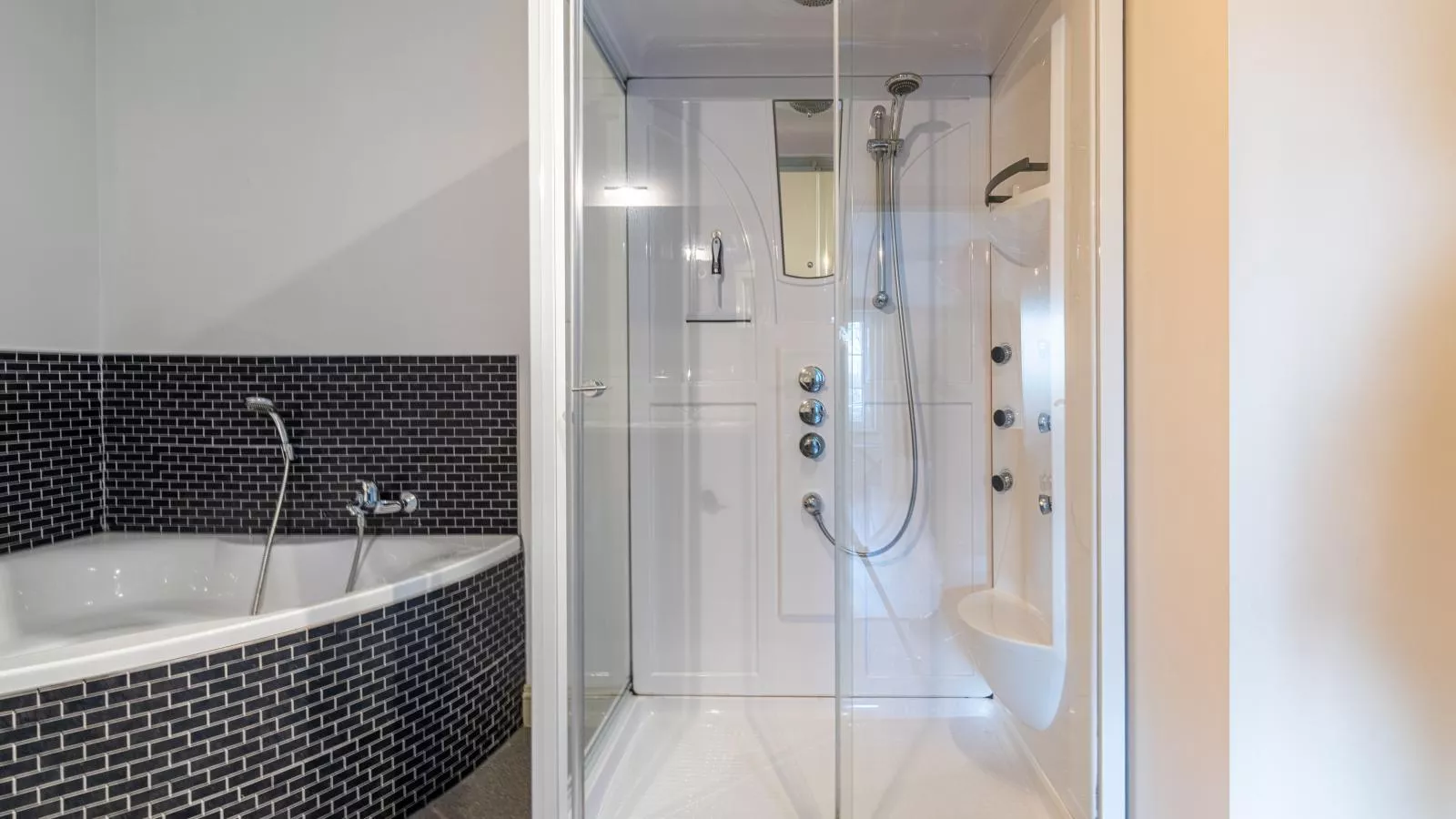 Secretarishuis-Bathroom