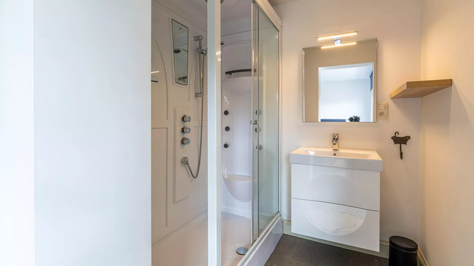 Secretarishuis-Bathroom