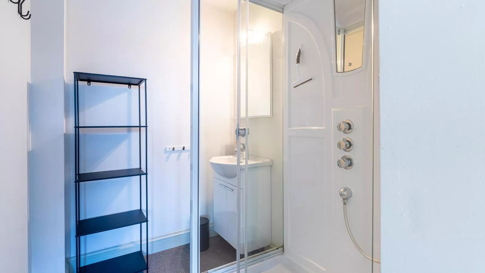 Secretarishuis-Bathroom