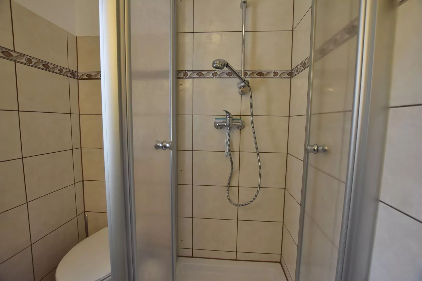 Schwalbenhof im Reetdachhaus-Bathroom