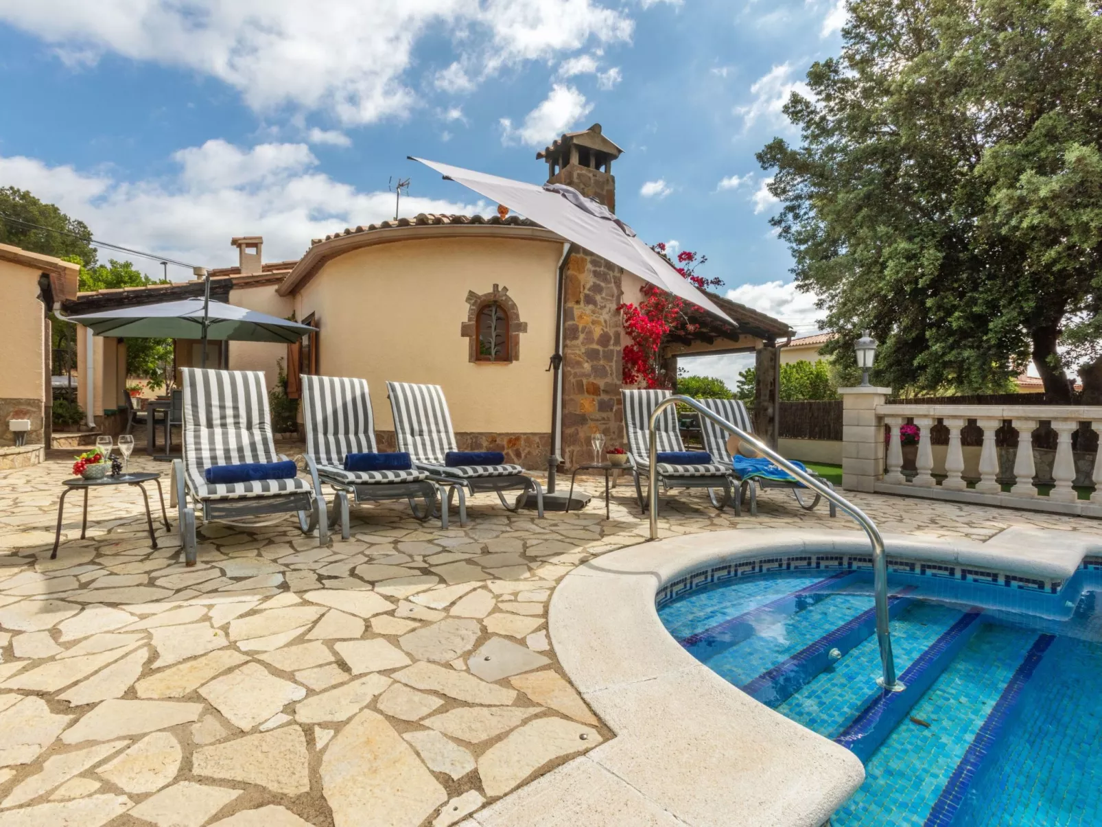 Marsa-Outside