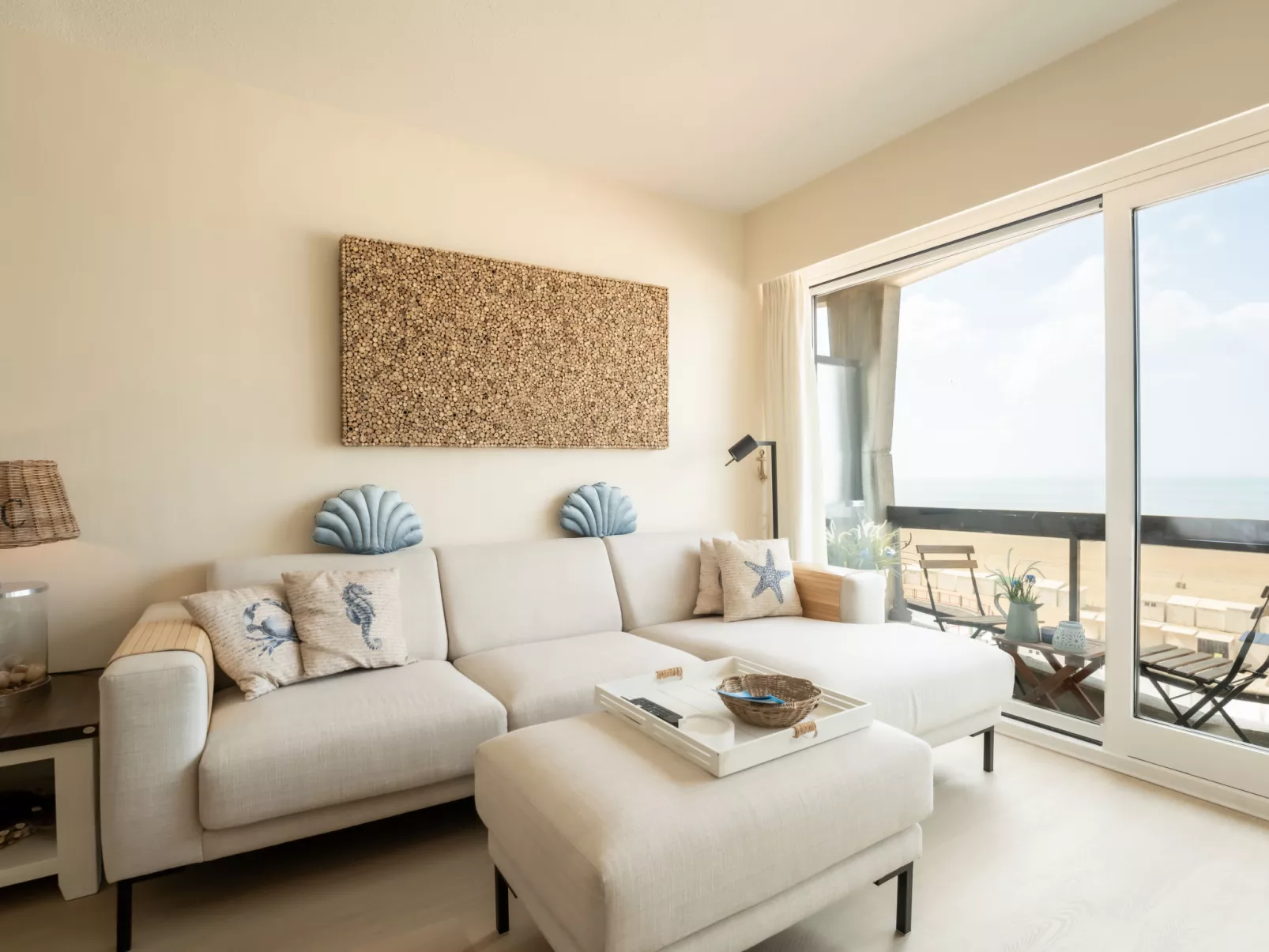 Pacific with parking and sea view-Inside