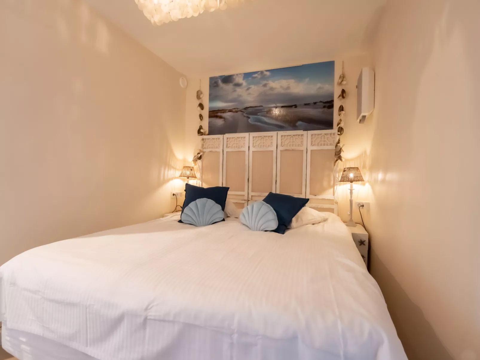 Pacific with parking and sea view-Inside