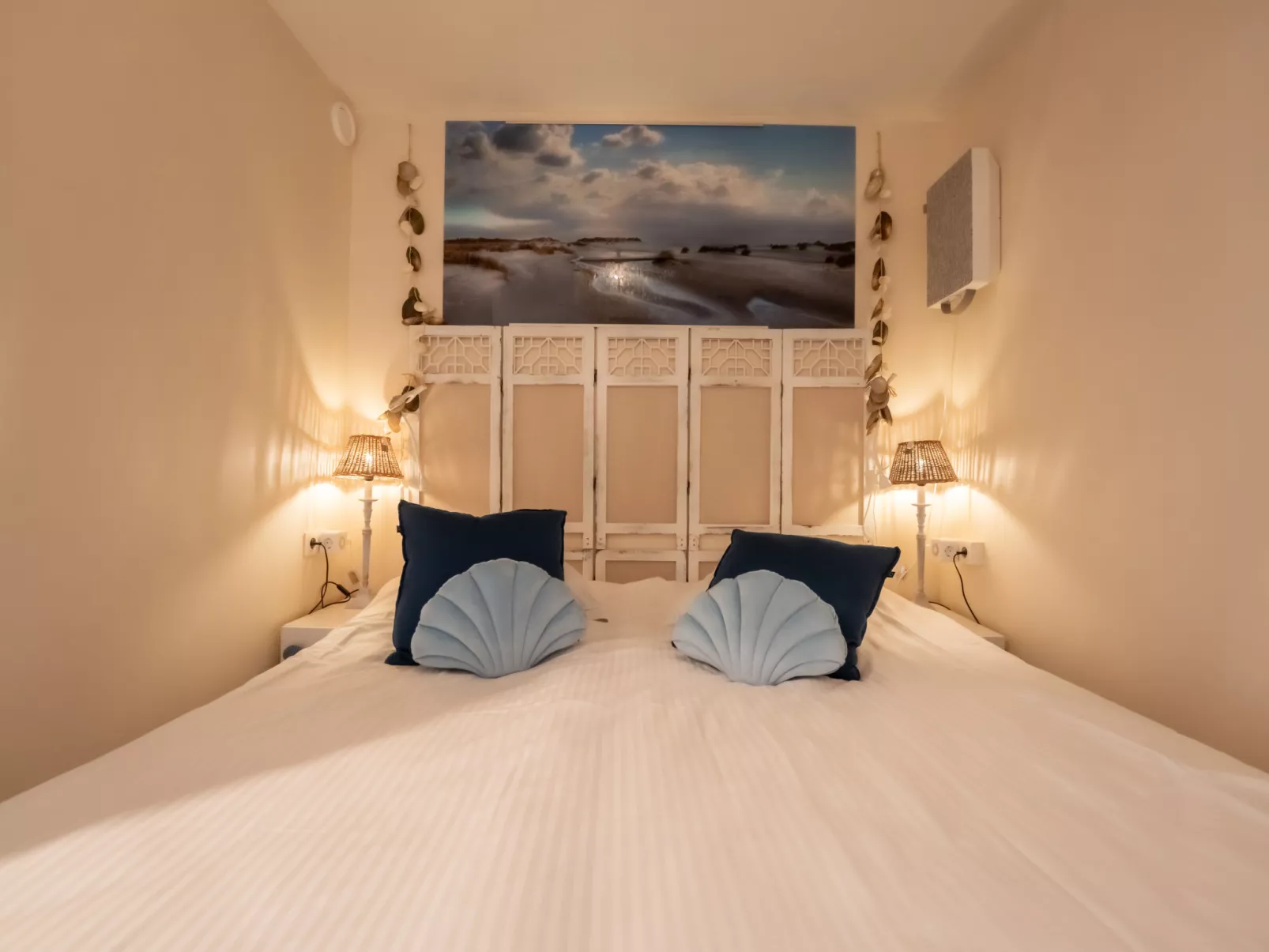 Pacific with parking and sea view-Inside