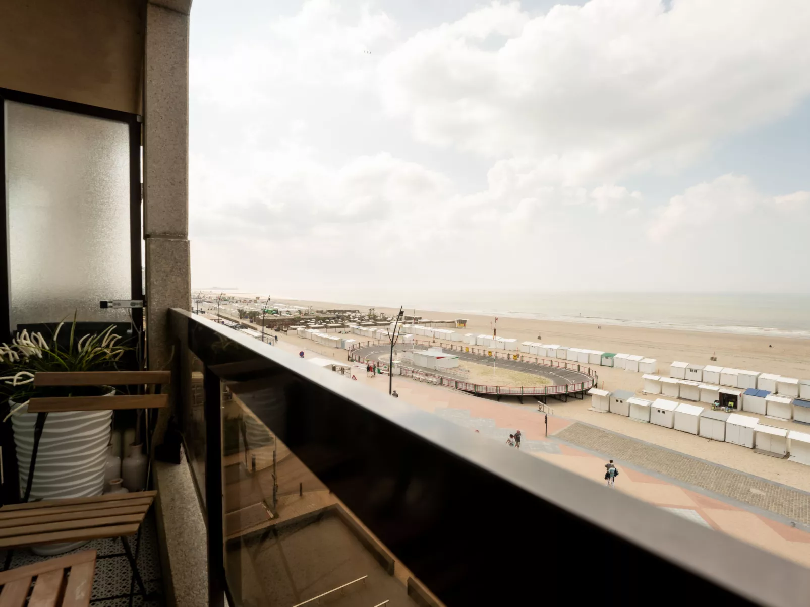 Pacific with parking and sea view-Outside