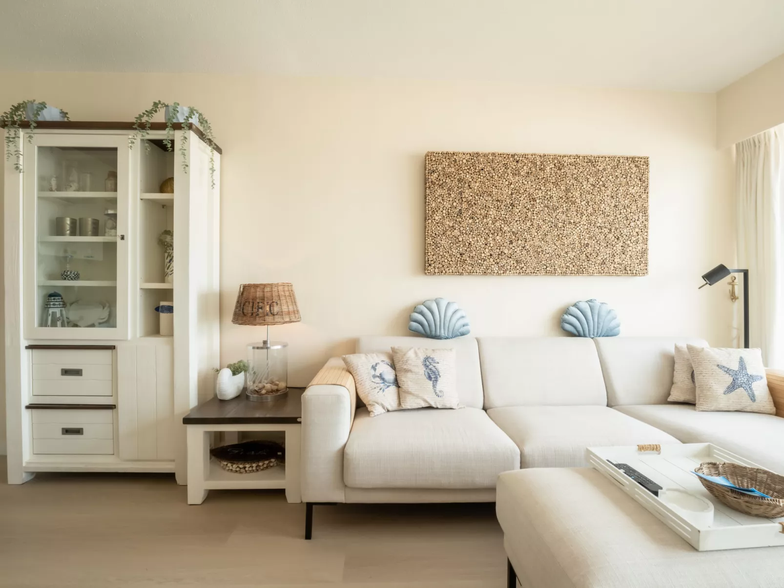Pacific with parking and sea view-Inside