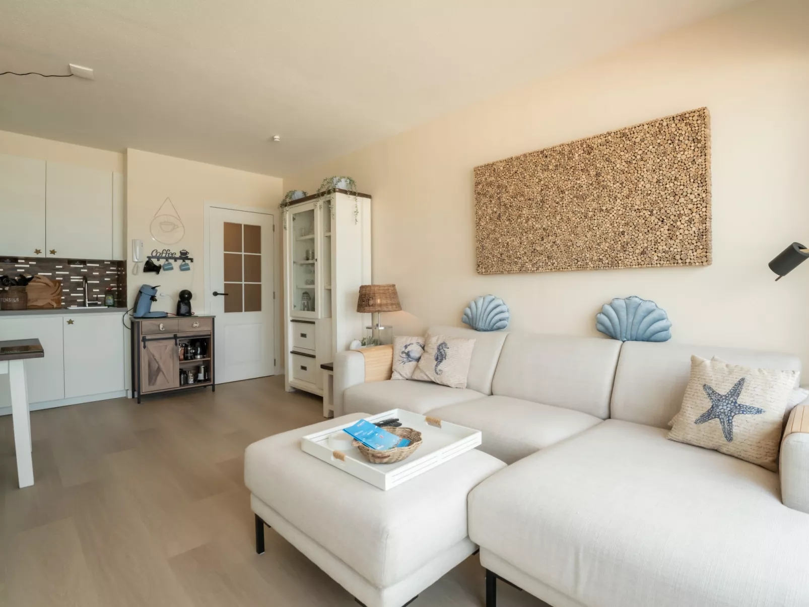 Pacific with parking and sea view-Inside