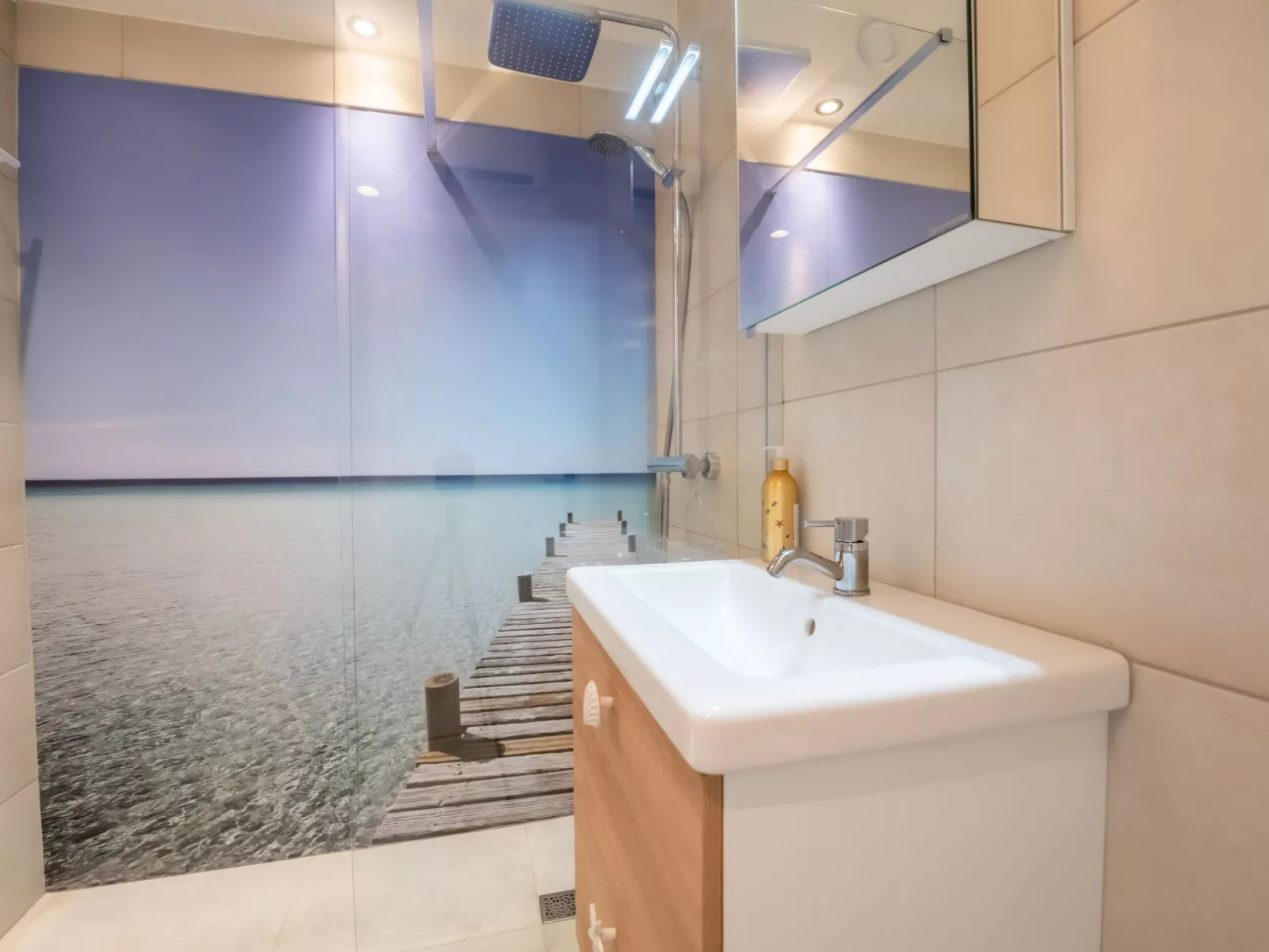 Pacific with parking and sea view-Inside