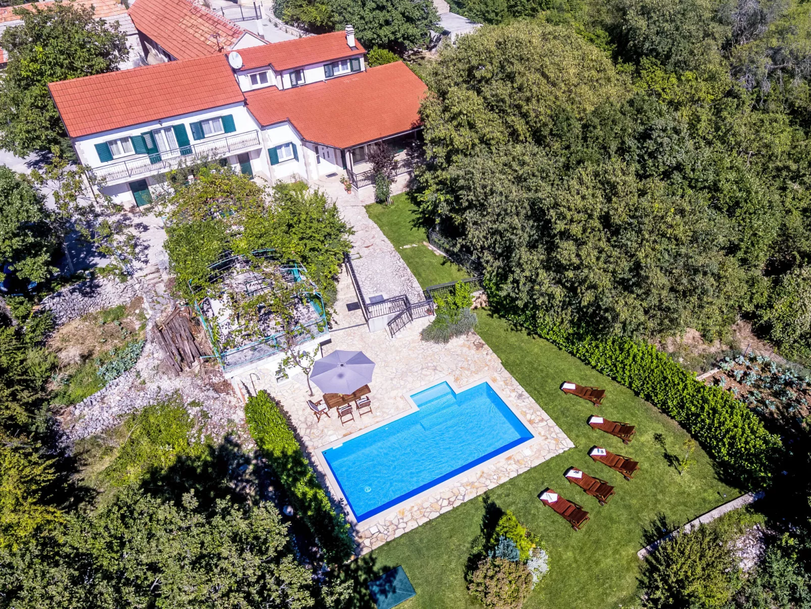 Vila Milančić-Outside