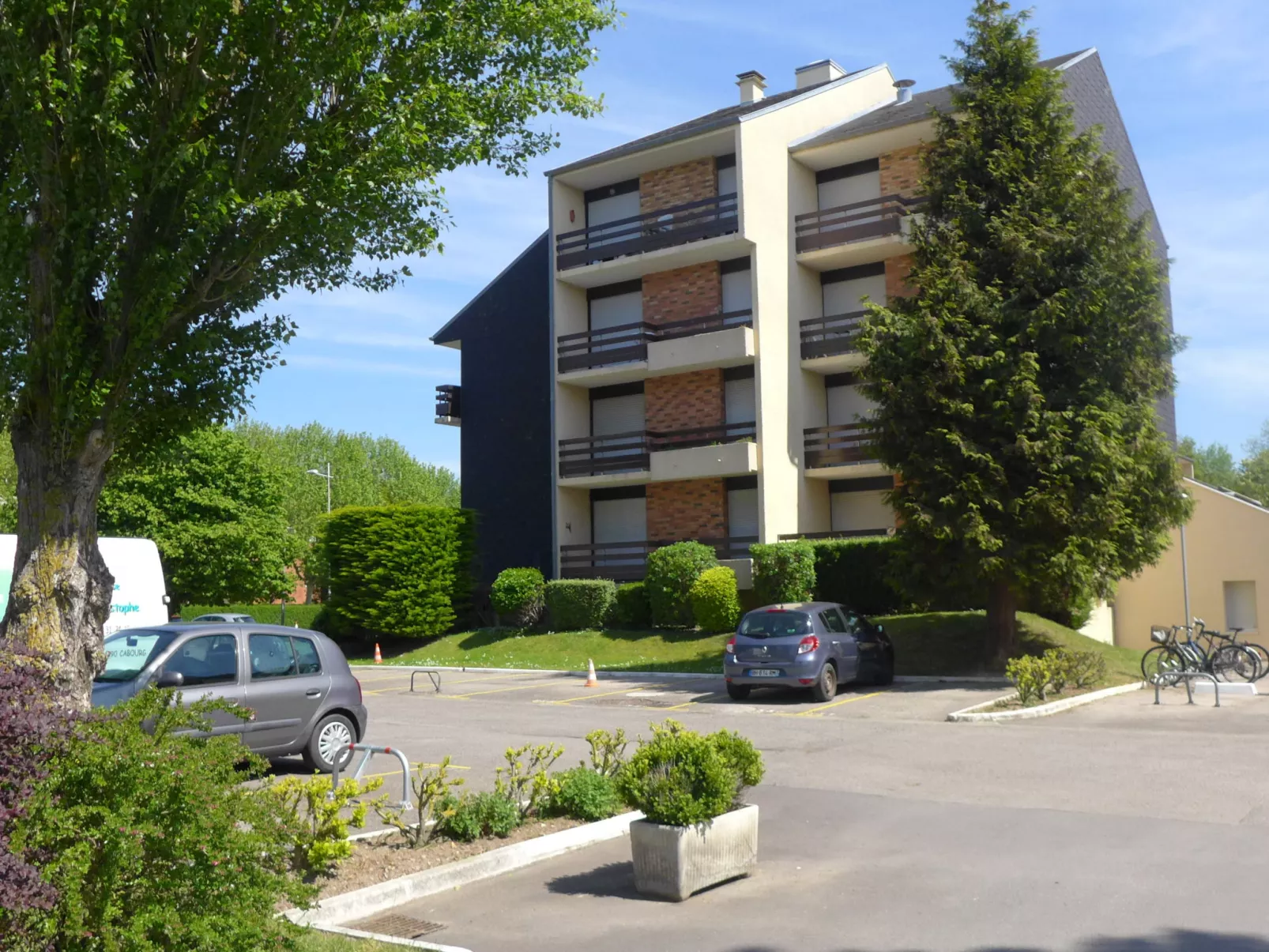 Le Sporting-Outside
