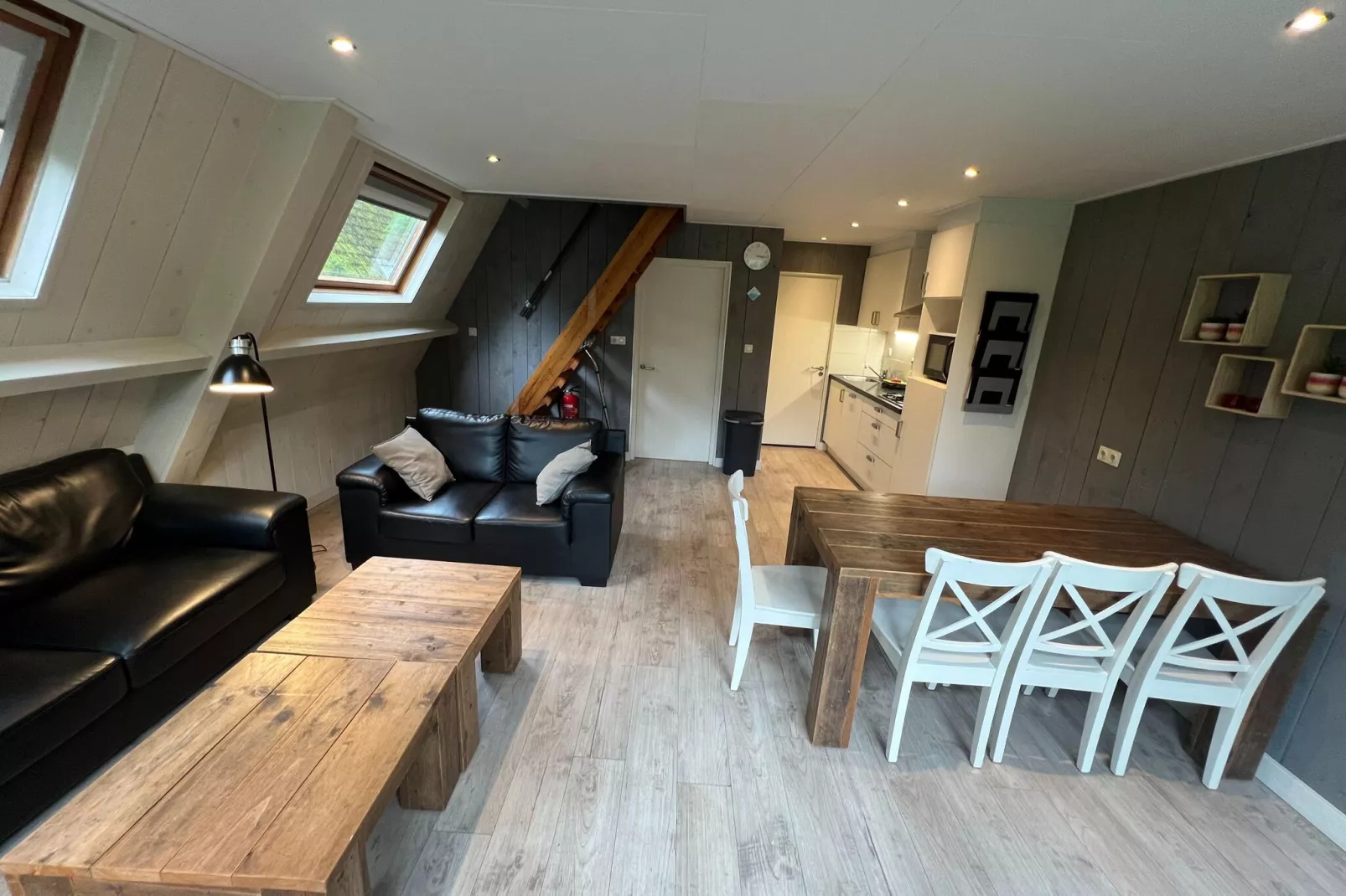 Combi bungalow Vosseven 84 & 85-Living room