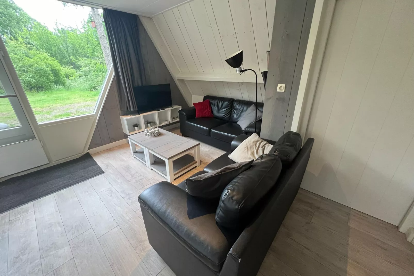 Combi bungalow Vosseven 84 & 85-Living room