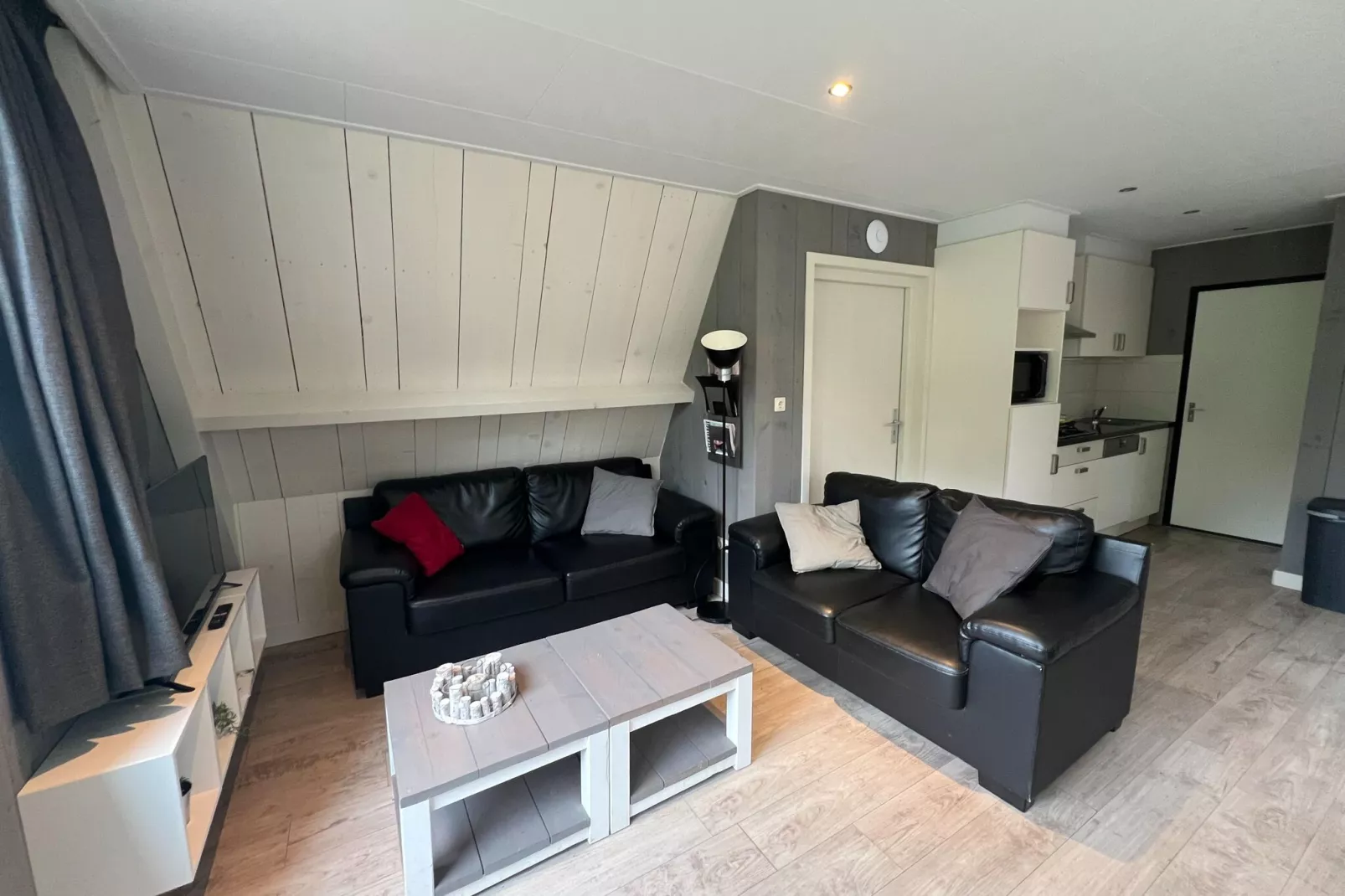 Combi bungalow Vosseven 84 & 85-Living room