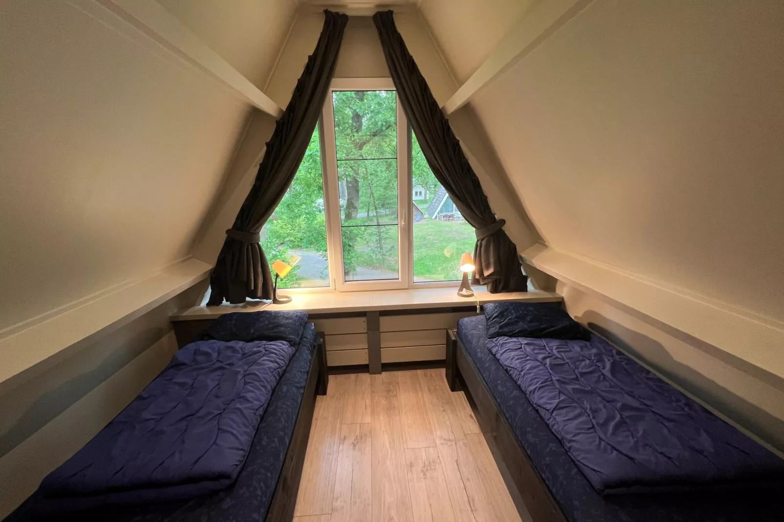 Combi bungalow Vosseven 84 & 85-Bedroom