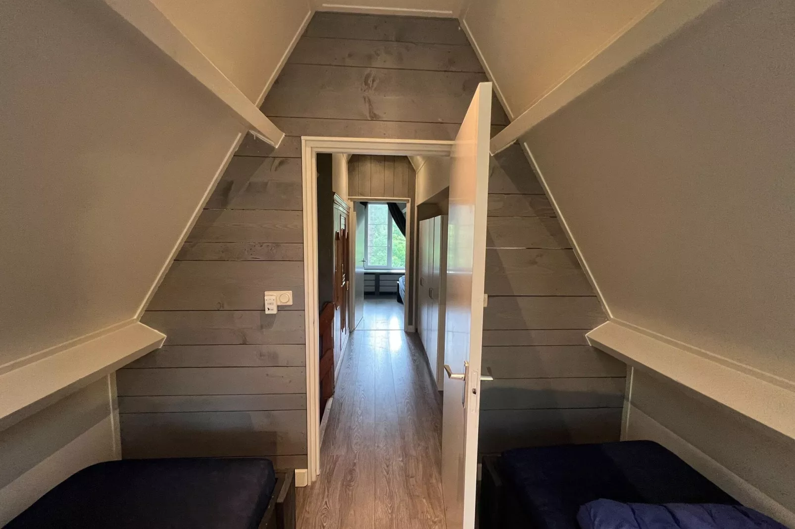 Combi bungalow Vosseven 84 & 85-Bedroom