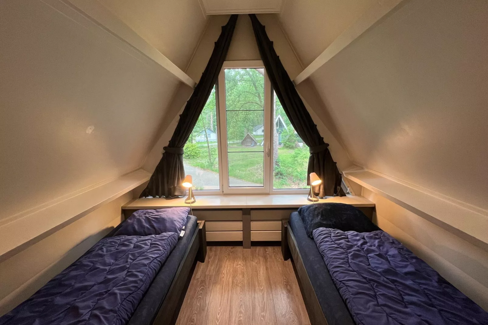 Combi bungalow Vosseven 84 & 85-Bedroom
