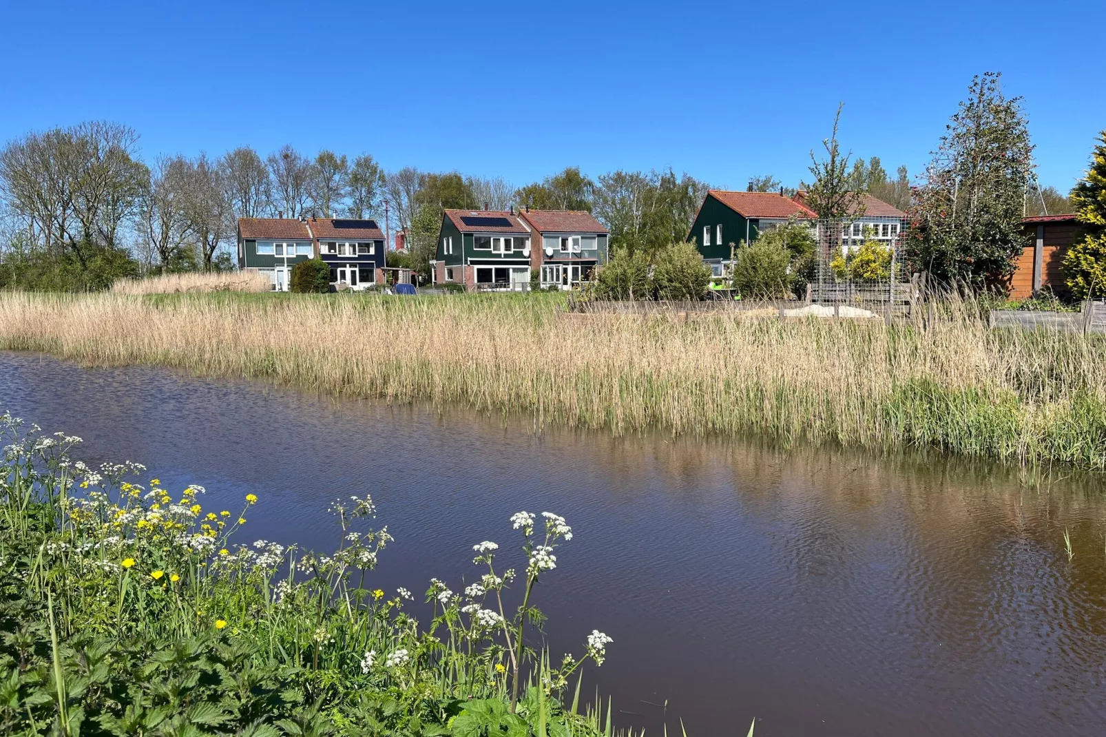 De Waske-Exterior summer