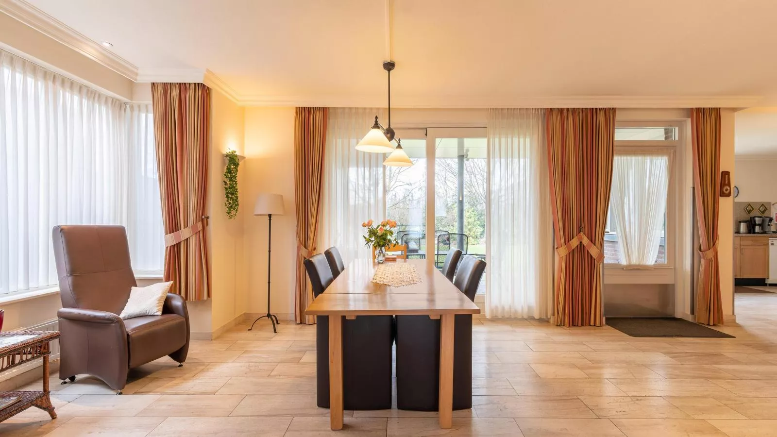 Lionshuis-Dining room