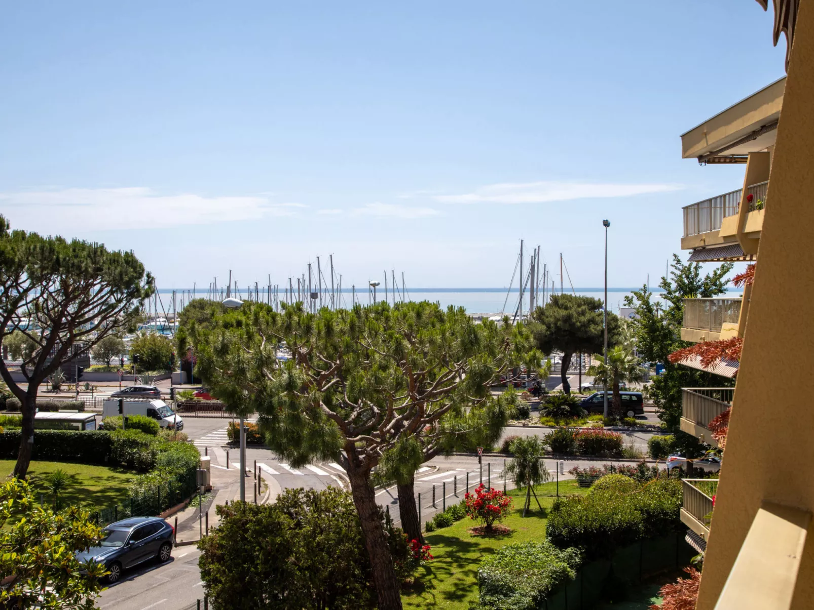 Le ponant-Outside