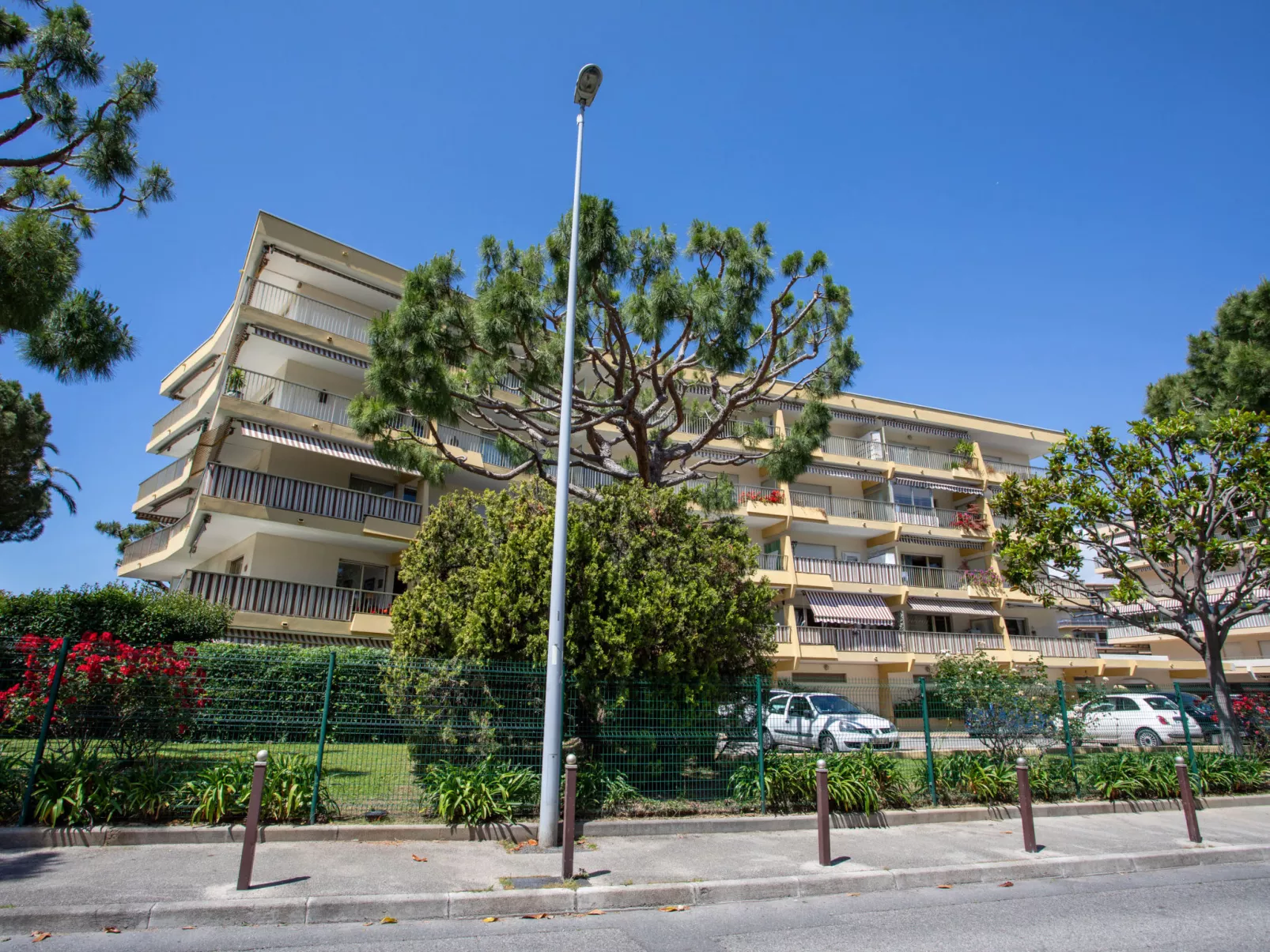 Le ponant-Outside
