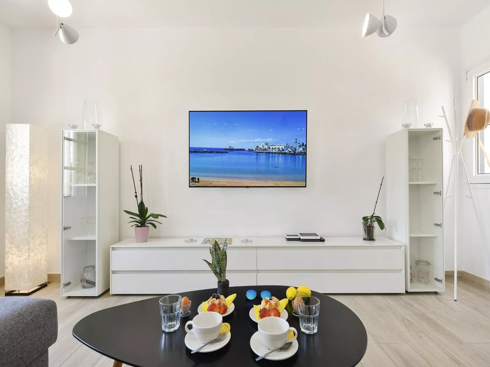 Marina Port 15-Inside