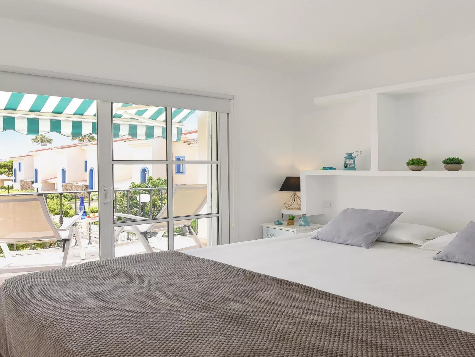 Marina Port 15-Inside