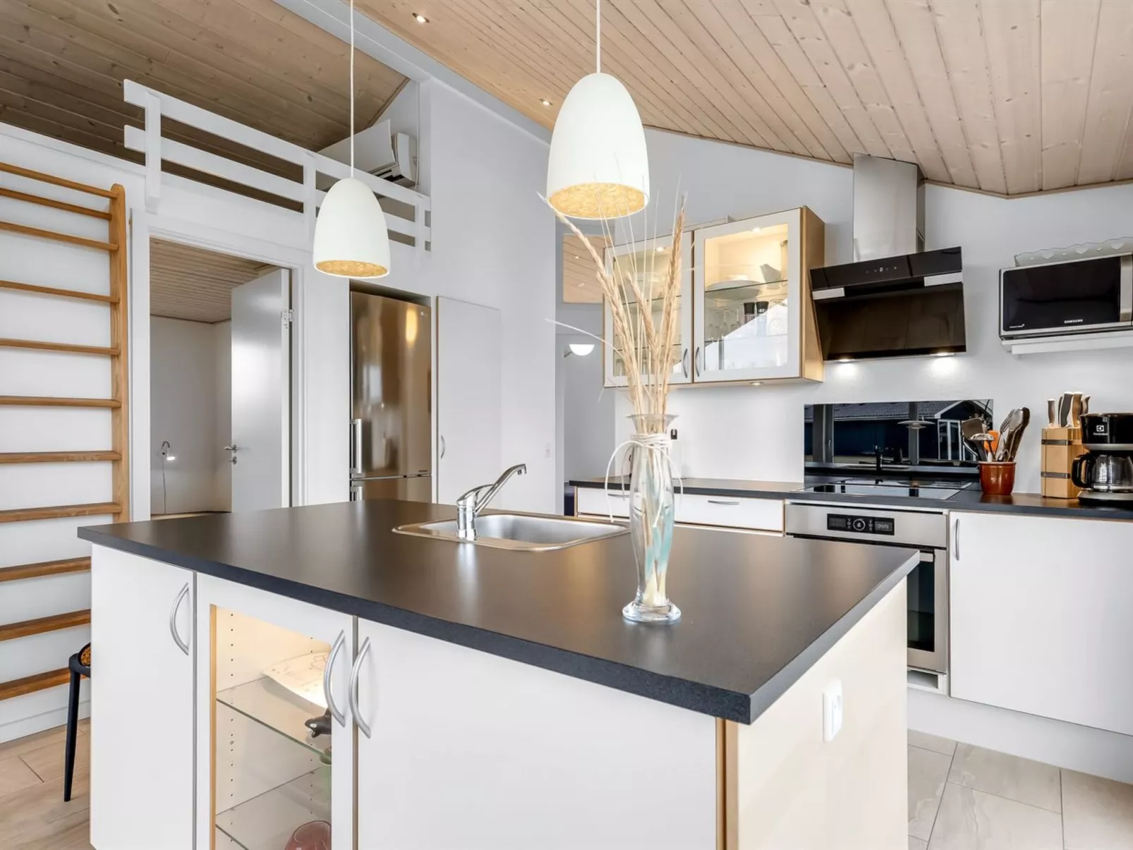 "Hedvig" - 70m from the sea-Inside