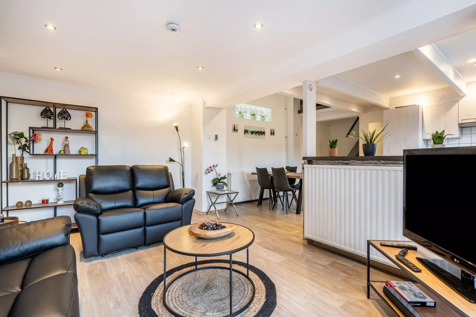 Mira' s Lodge-Salon