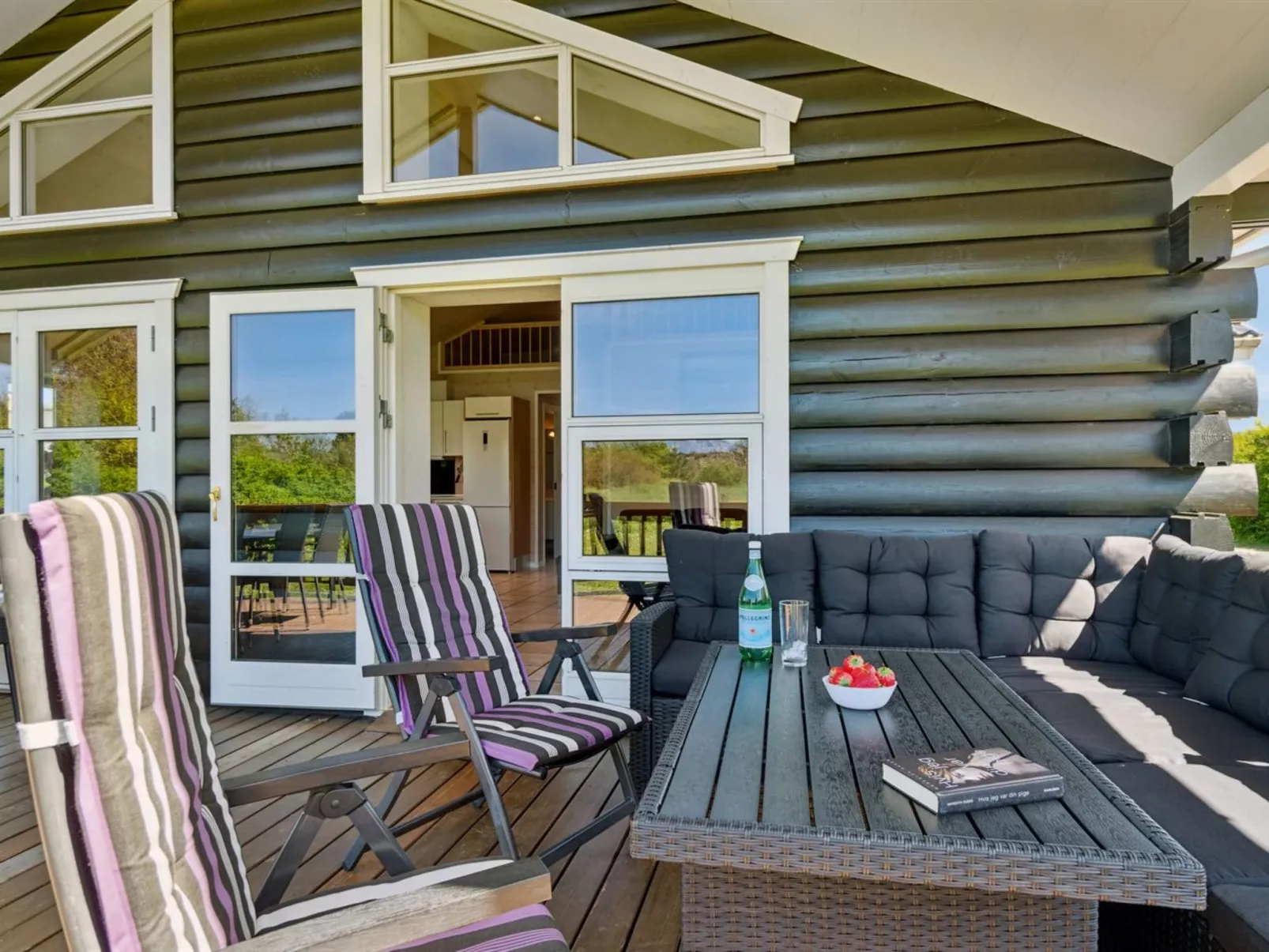 "Hjalmar" - 400m from the sea-Drinnen
