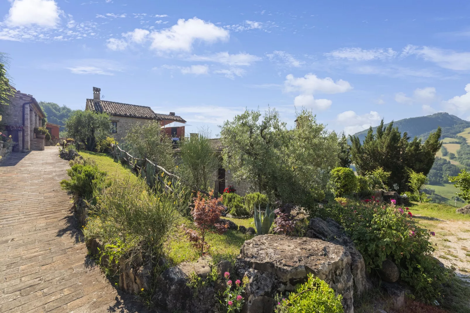 La Priora-Gardens summer