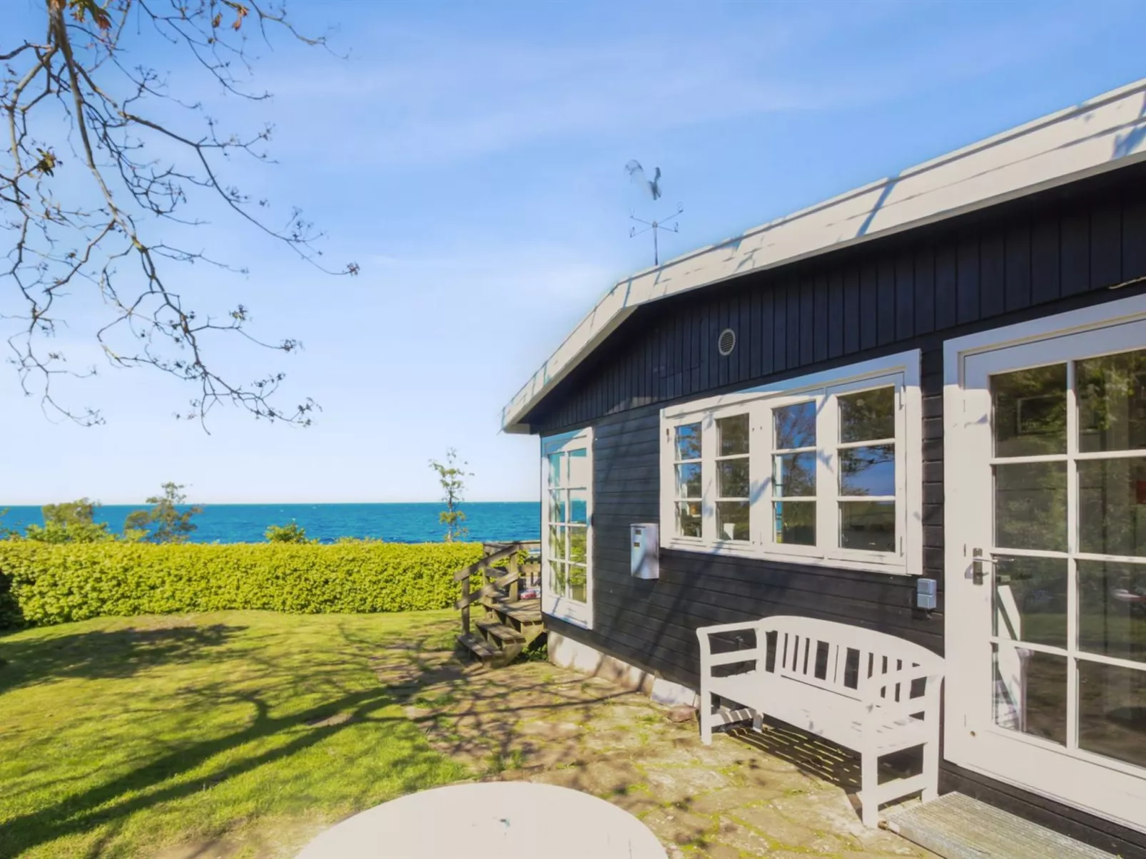 "Fabine" - 50m from the sea-Outside