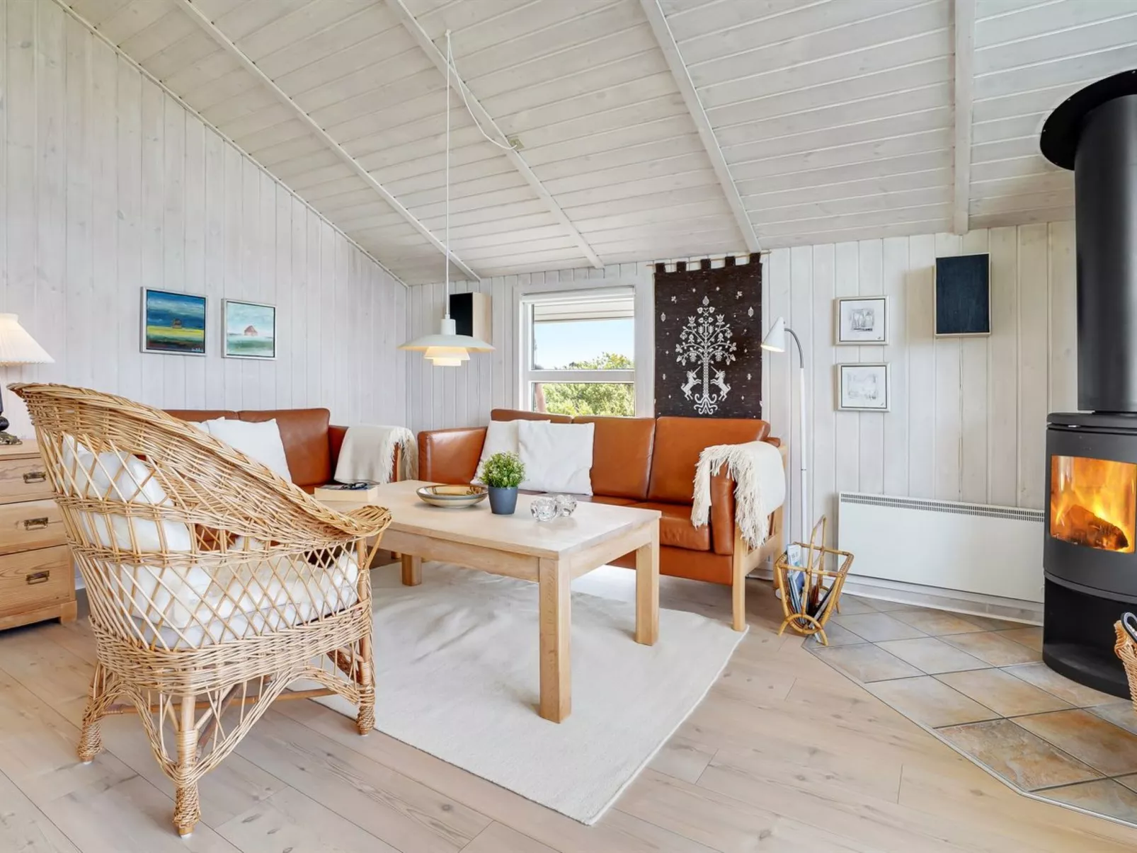 "Hariet" - 300m from the sea-Inside