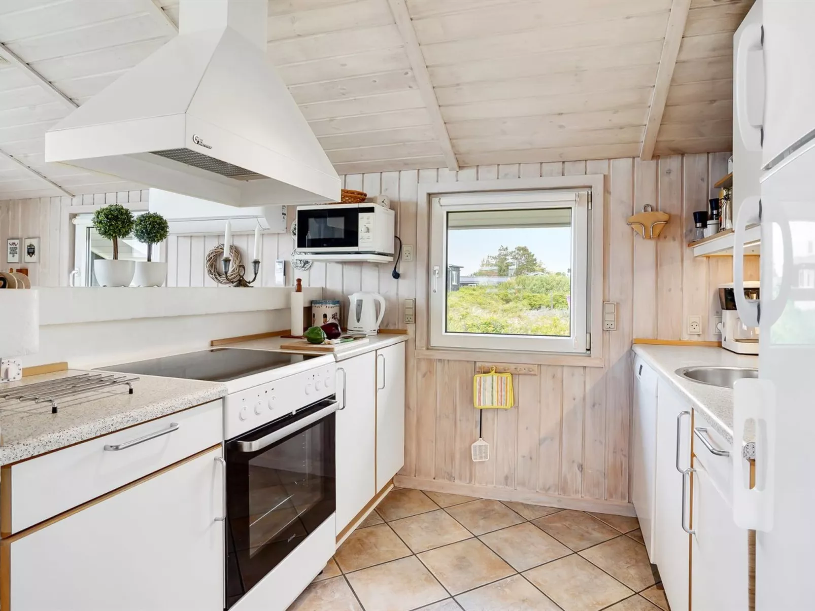 "Hariet" - 300m from the sea-Inside