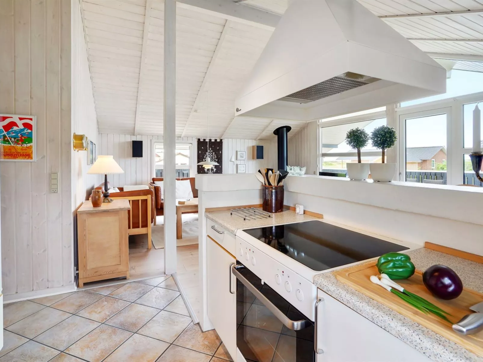 "Hariet" - 300m from the sea-Inside
