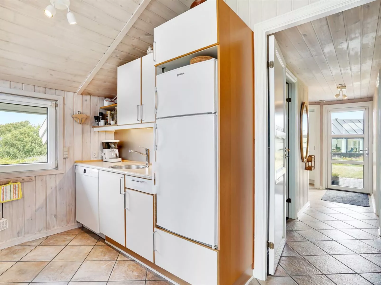 "Hariet" - 300m from the sea-Inside