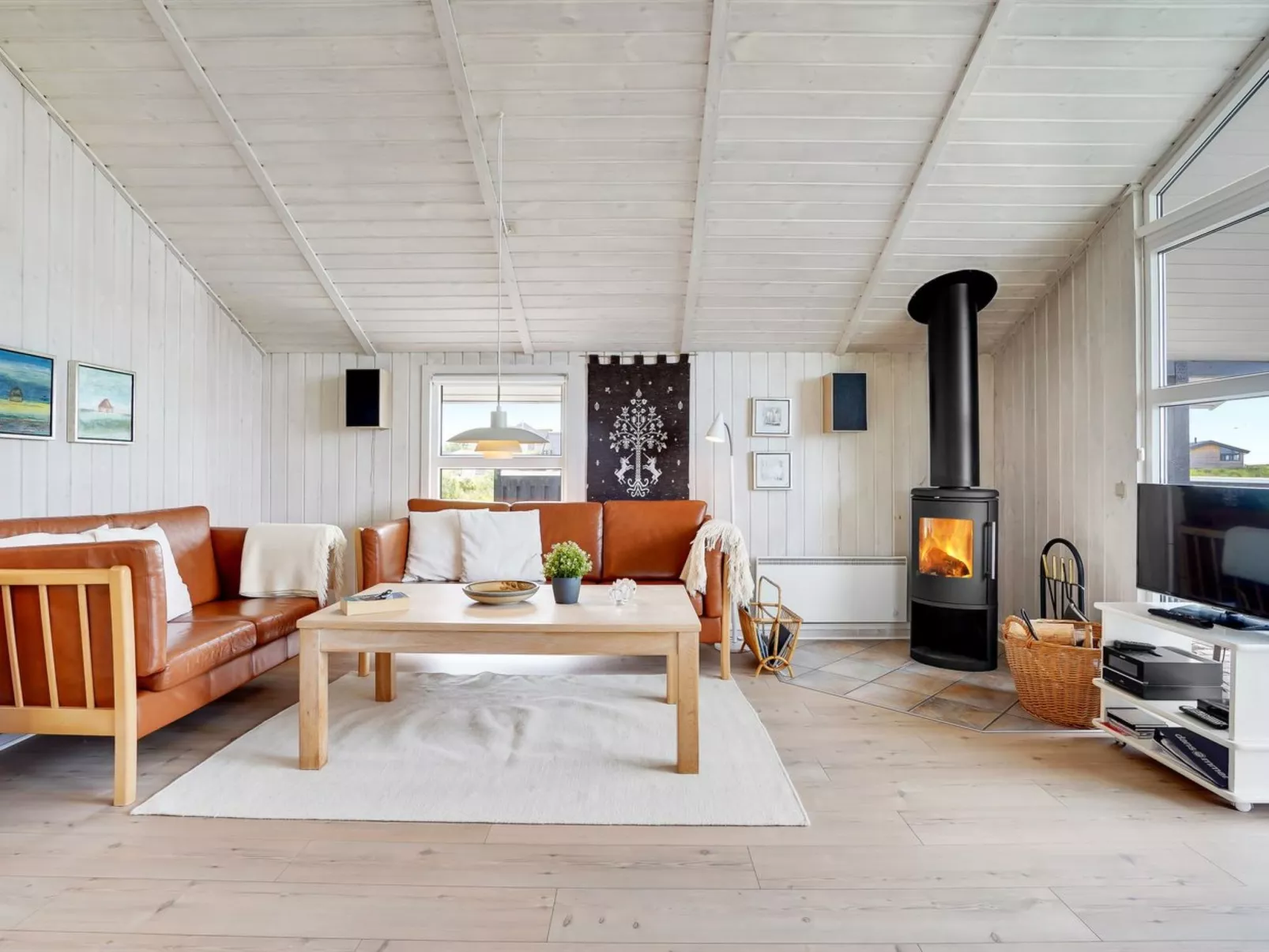 "Hariet" - 300m from the sea-Inside